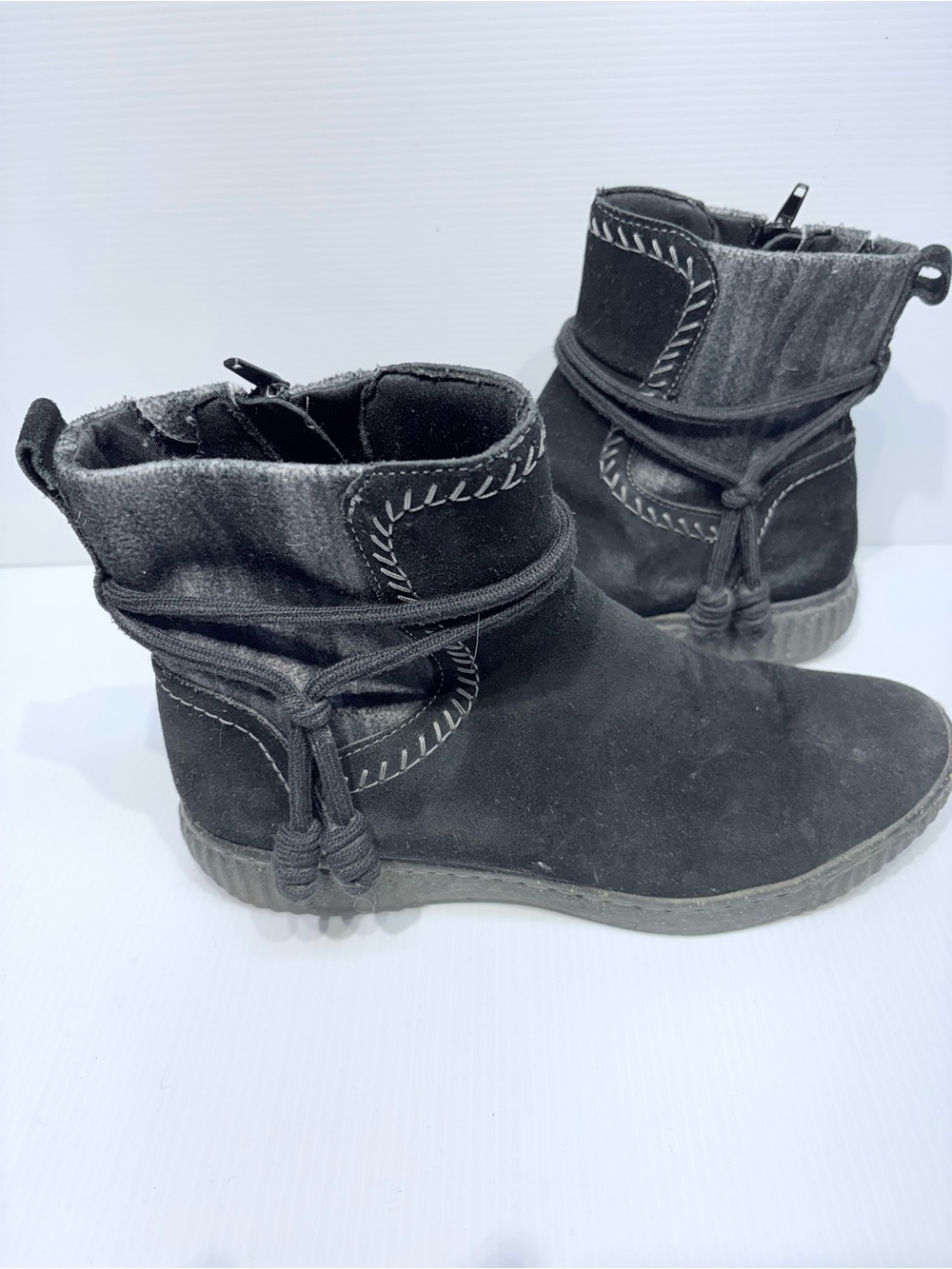 CLARKS Carolyn Lily Black Suede Ankle Boots Knit Cuff Side Zipper - 9.5